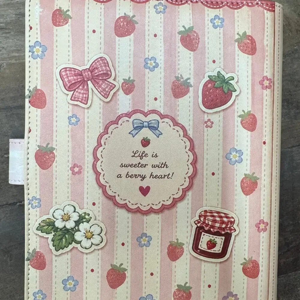 Source Unknown ring binder